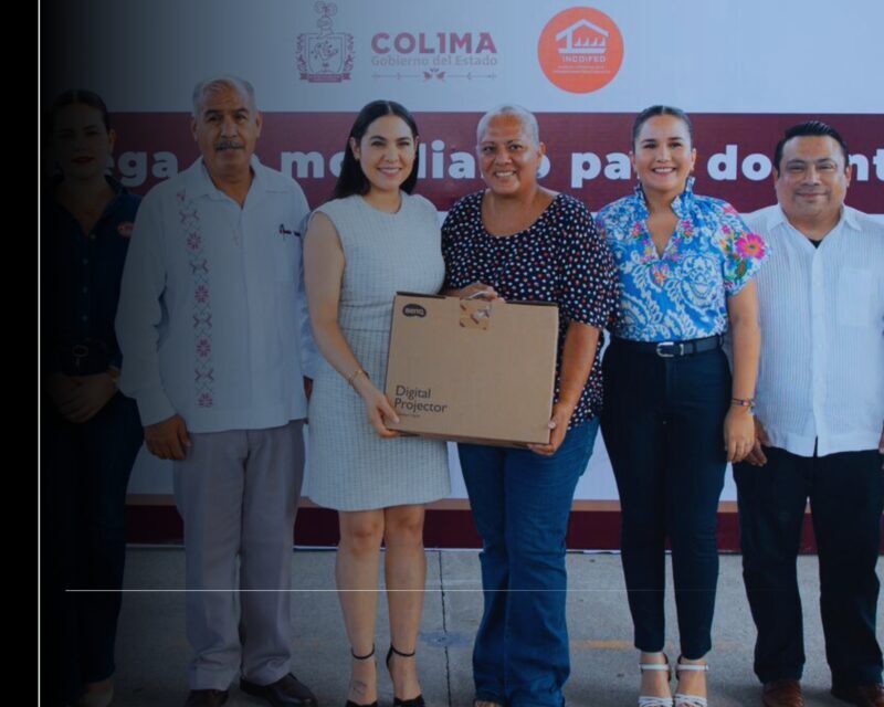 Indira Vizcaíno entregó mobiliario a docentes de 34 planteles en Manzanillo