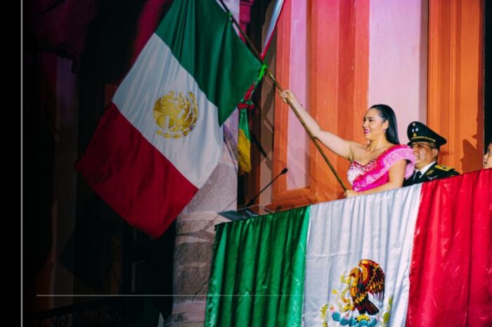 Miles de colimenses celebran el ‘Grito de Independencia’ junto a la gobernadora Indira Vizcaíno