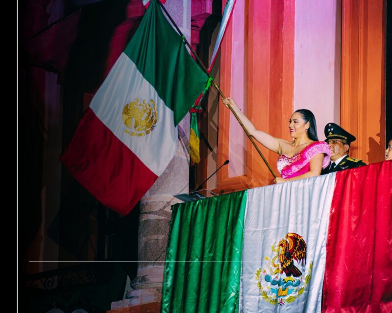 Miles de colimenses celebran el ‘Grito de Independencia’ junto a la gobernadora Indira Vizcaíno