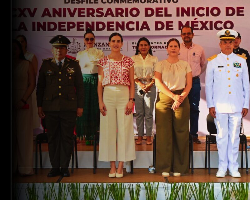 Rosi Bayardo encabeza ceremonia y Desfile Cívico-Militar por el 215 aniversario de la Independencia de México