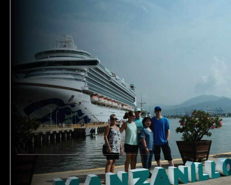 Arribó a Manzanillo el crucero Ruby Princess, primer destino de su recorrido por la Riviera Mexicana