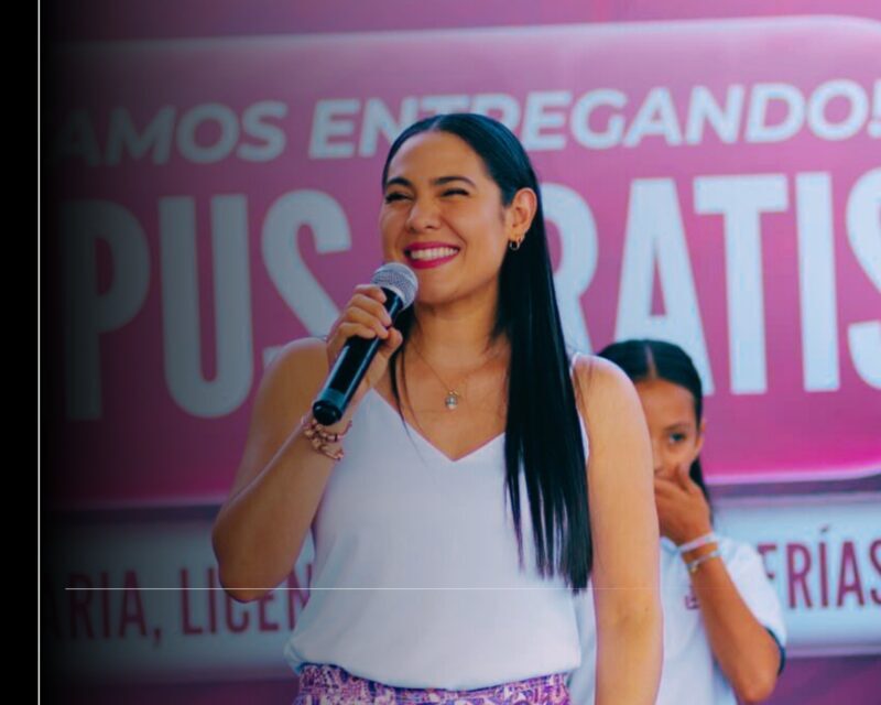 Gobernadora de Colima prosigue la entrega de ColiBecas Computadoras; estudiantes de Comala reciben sus laptops gratuitas