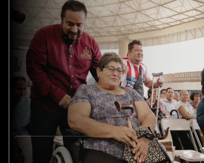 Gobierno del Estado de Colima entrega apoyos a población con discapacidad