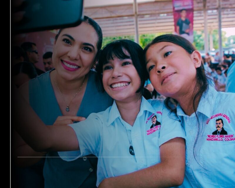 Indira Vizcaíno entrega ColiBecas Computadoras a 2 mil 838 estudiantes de secundaria en Manzanillo