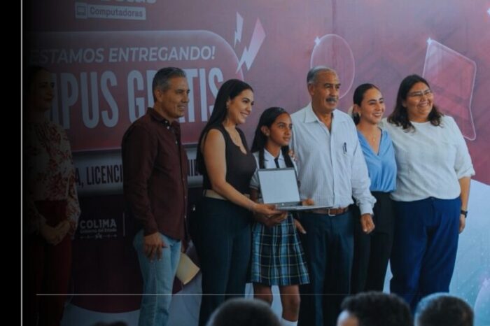 Indira Vizcaíno entrega ColiBecas Computadoras a más de 200 estudiantes de secundaria de Minatitlán