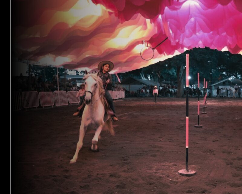 Arrancó la fiesta del Rodeo en el Teatro del Caballo de la Feria de Colima