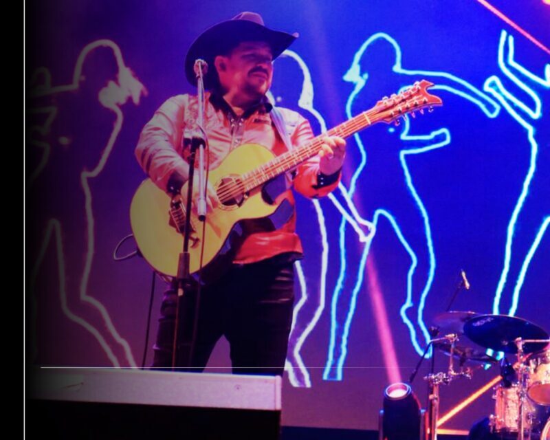 Miles de personas disfrutaron el concierto gratuito con Grupo Palomo en el Foro Principal de la Feria de Colima