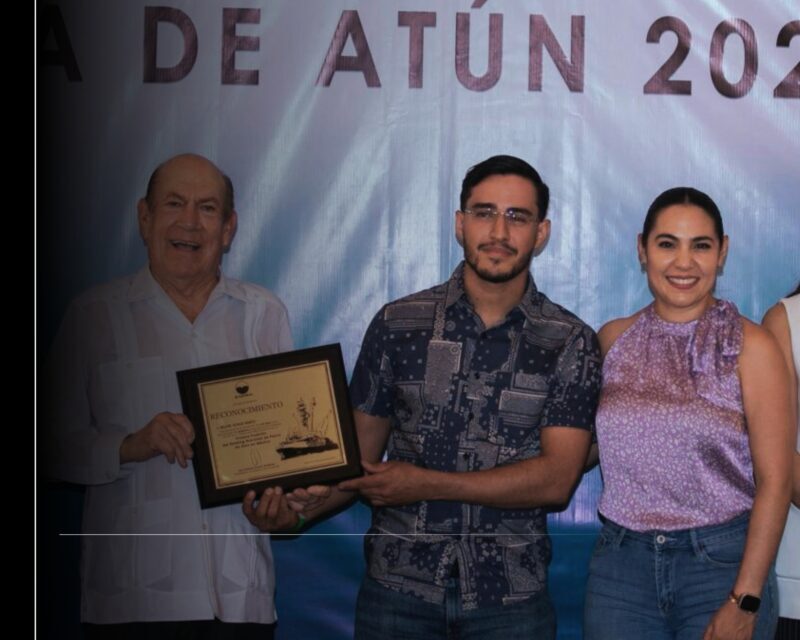 Trabajo en equipo permite mejores resultados para trascender: Indira Vizcaíno