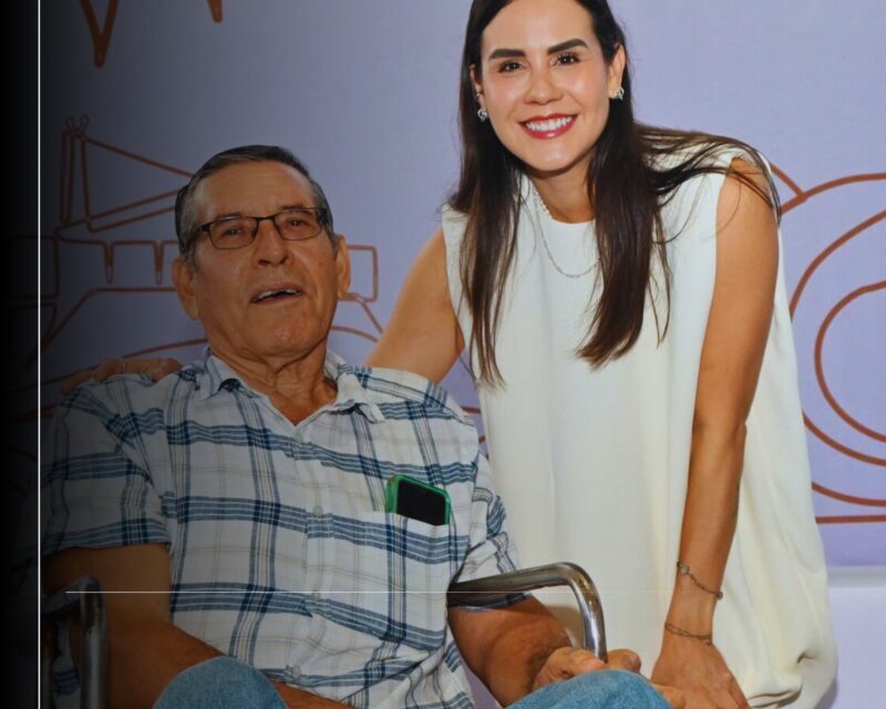 Rosi Bayardo informa resultados de su primer año en comunidades de Manzanillo