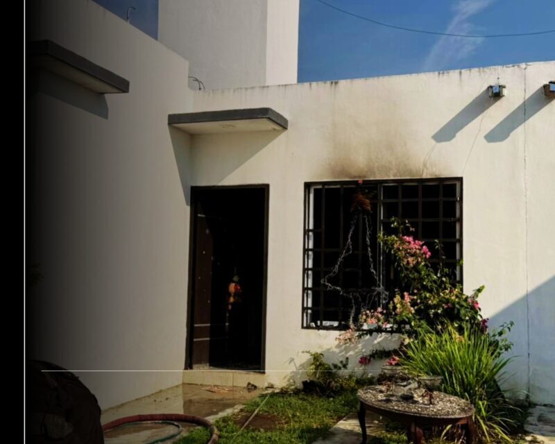 UEPC: CRUM y Bomberos atienden a menor en incendio de vivienda, en Villa de Álvarez