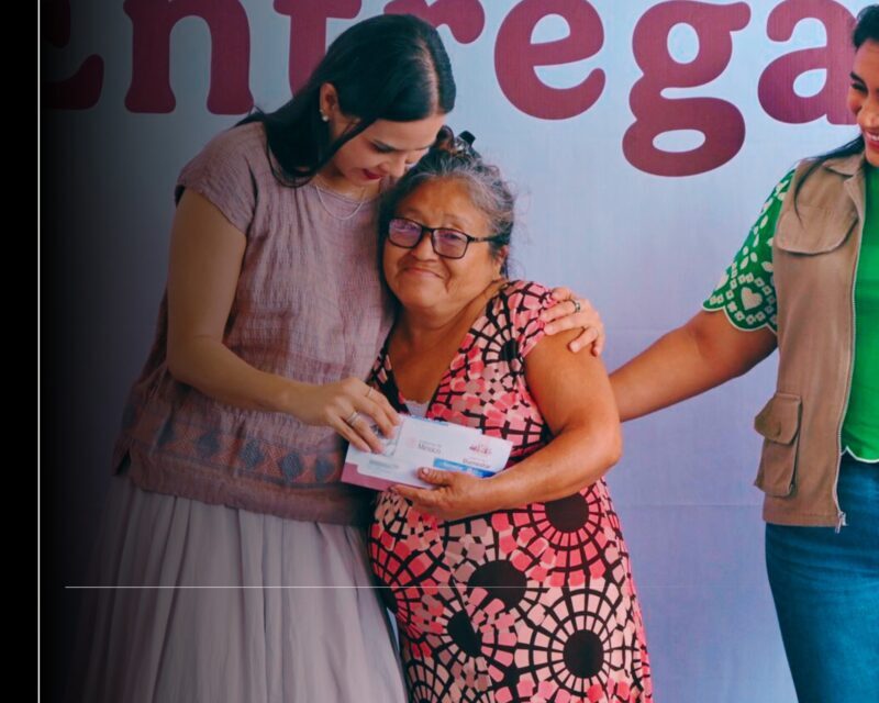 Participa Rosi Bayardo en entrega de tarjetas de Pensiones del Bienestar