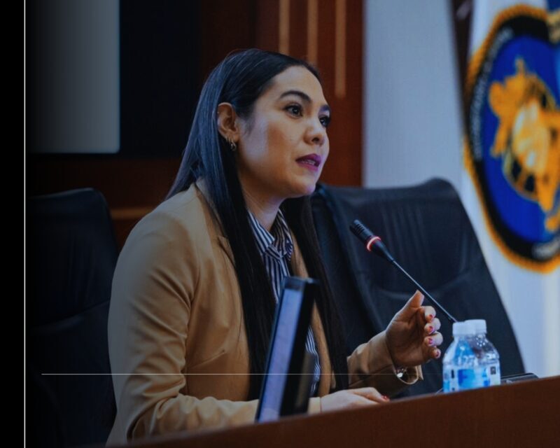 Gobernadora de Colima da conferencia sobre situación política, económica y social del estado en el Cesnav