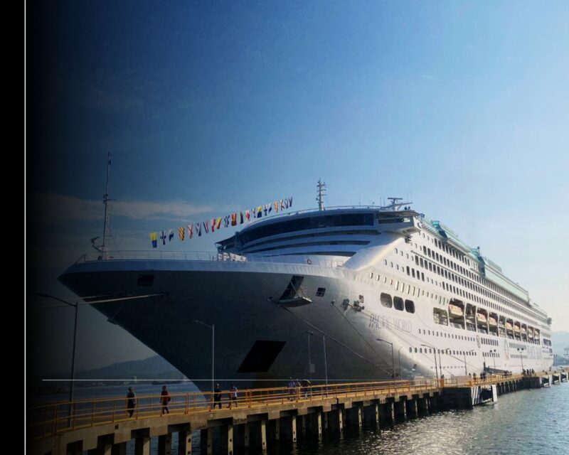 Crucero 'Pacific World' arriba a Manzanillo como único puerto mexicano en su travesía