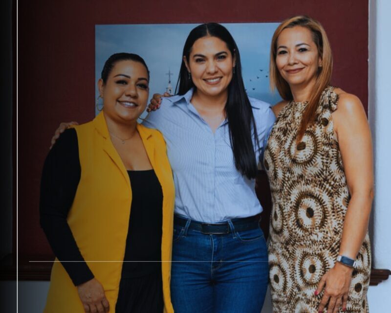 Indira Vizcaíno firma donación del terreno donde se construye CRIT Colima