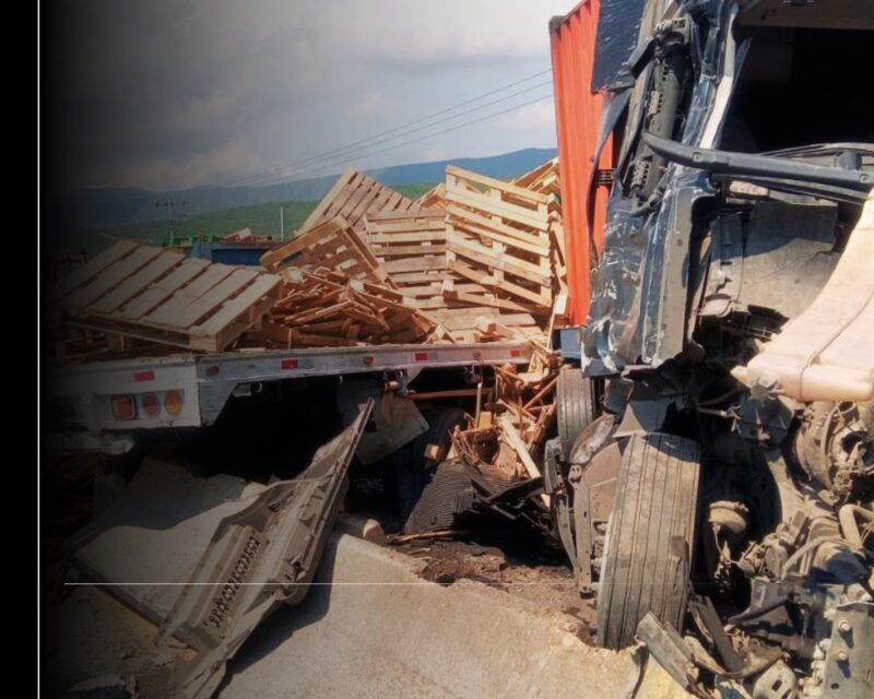 Atienden UEPC Colima y CRUM accidente en autopista Colima-Manzanillo; circulación permanece obstruida