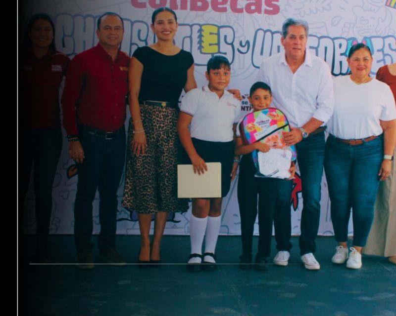 Gobierno de Indira Vizcaíno entrega mochilas, útiles y uniformes a estudiantes de primaria en Tecomán