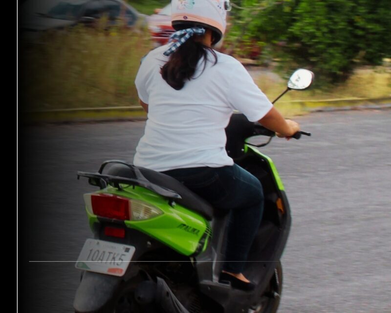 Salud Colima exhorta a motociclistas a cumplir normas de protección para prevenir lesiones en accidentes