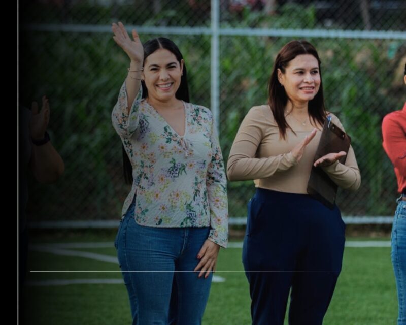 Gobernadora de Colima entregó nueva cancha de futbol 5 en la colonia 'Valle Real' de Cuauhtémoc