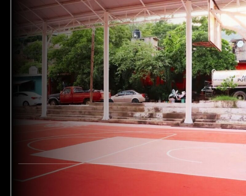 Ayuntamiento de Manzanillo avanza en recuperación de cancha deportiva en El Colomo; suma más de 20 espacios deportivos recuperados
