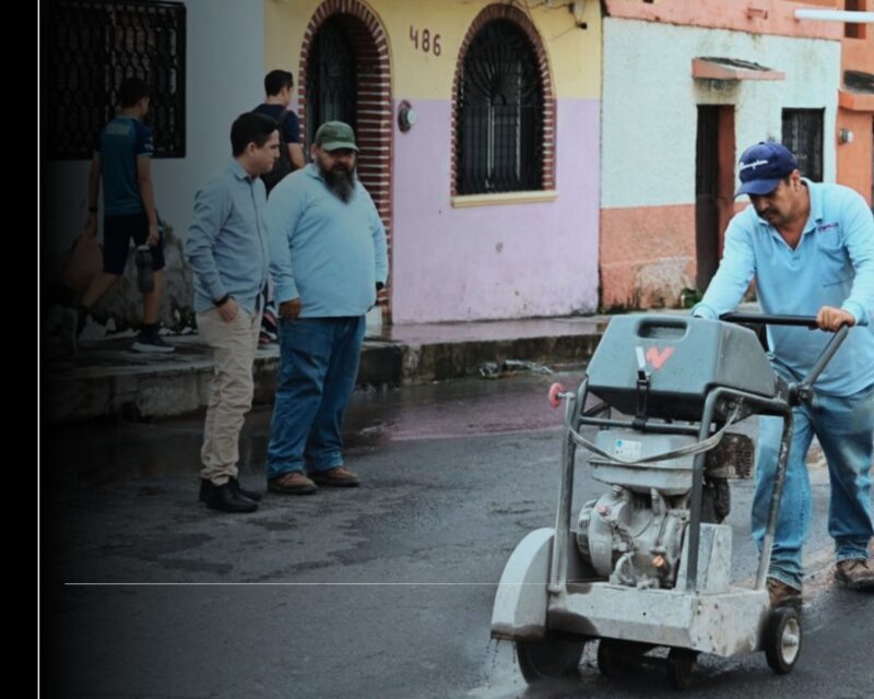 CIAPACOV moderniza simultáneamente 3 puntos de la red de drenaje en Colima, incluida una escuela pública