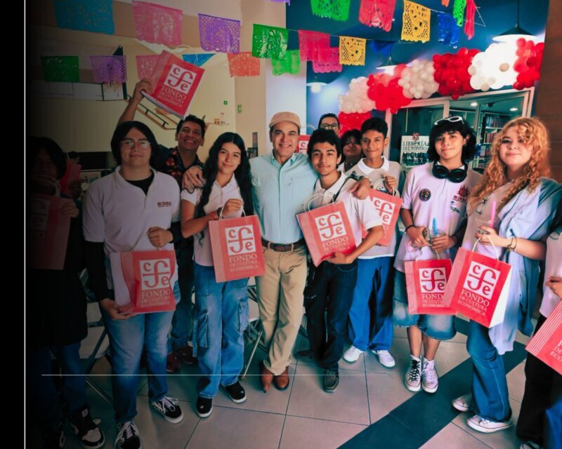 Cultura Colima inaugura la Gran Venta Nocturna del Fondo de Cultura Económica; termina este jueves