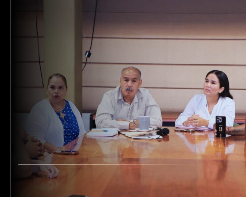Educación Colima sostiene reunión de trabajo con padres de familia para fortalecer seguridad en los planteles educativos