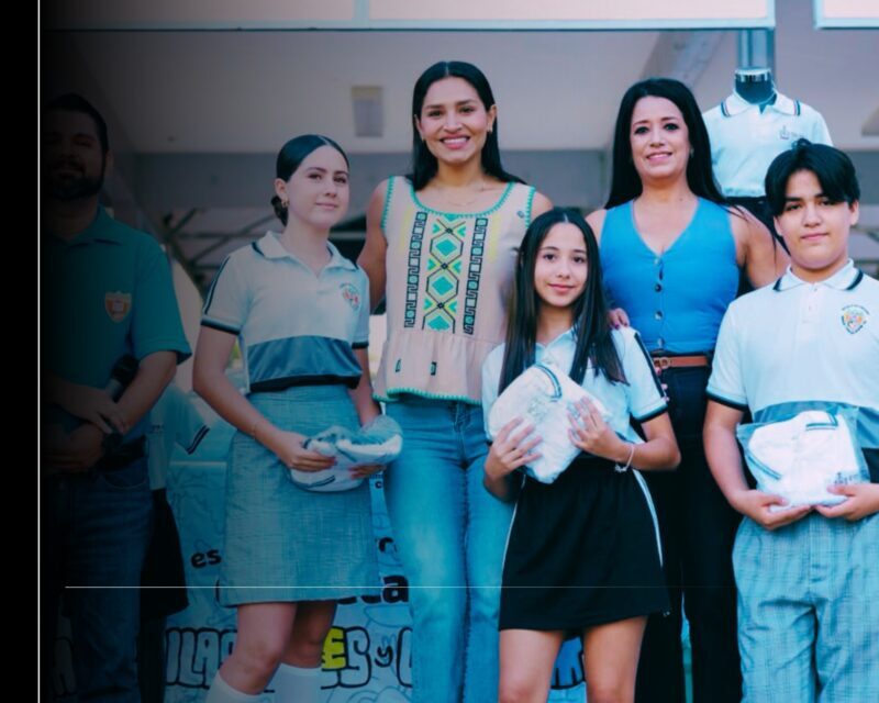 Viri Valencia acerca mochilas, útiles y uniformes a escuelas de Colima capital