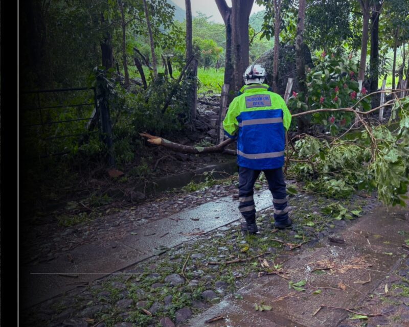 UEPC Colima mantiene atención a afectaciones por el paso del huracán ‘Simón’ categoría 4